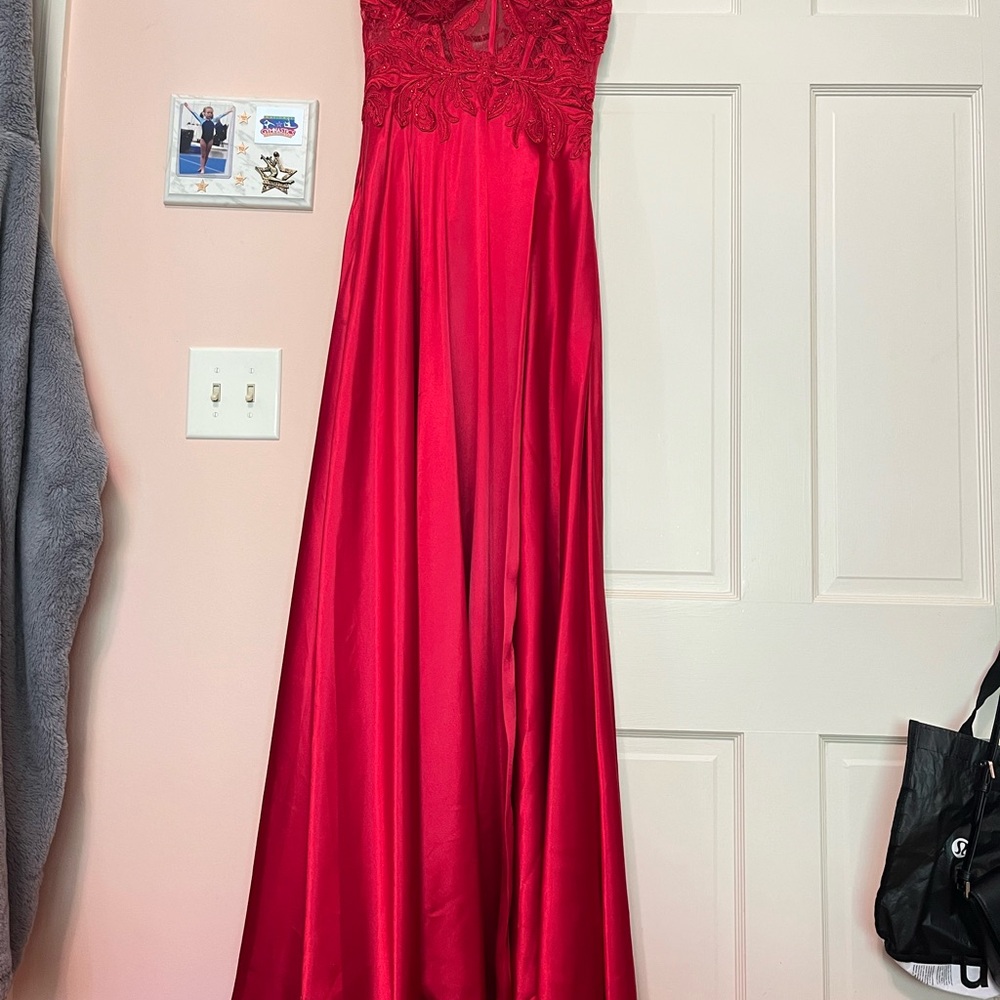 Elegant Red Lace Evening Gown
